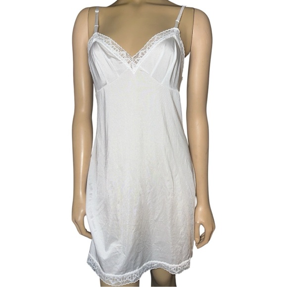 Vanity Fair women's Elegant Nylon White Lace Trim Chemise size 34 - Picture 7 of 10